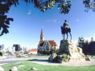 Reiseziele 18-reiterdenkmal-mit-christuskirche-in-windhuk-d38bb1fe14